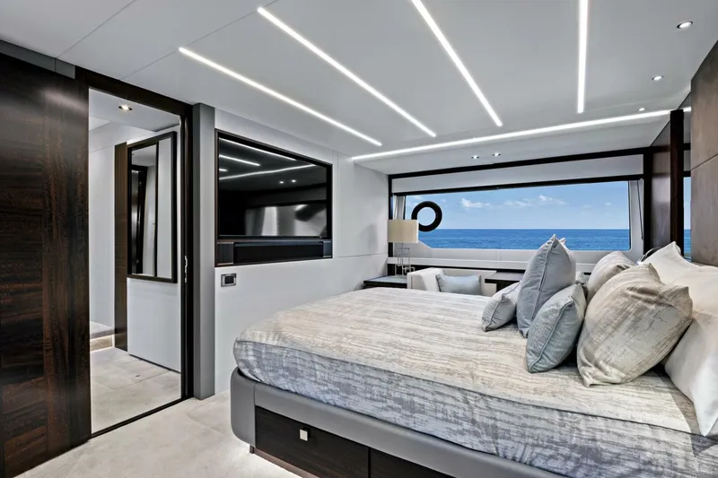 Slide: The Image of Sunseeker 76 Yacht 2024 - 52