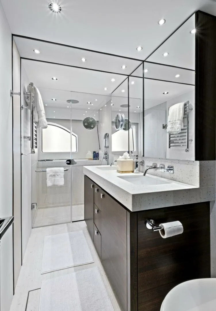 Slide: The Image of Sunseeker 76 Yacht 2024 - 68