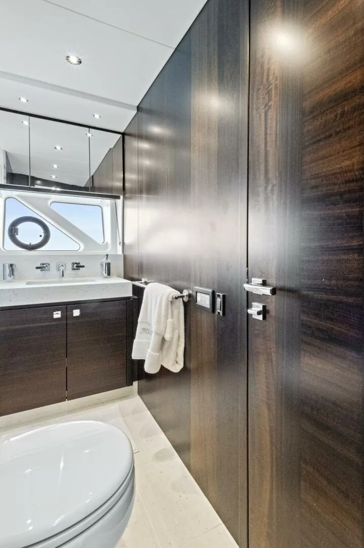 Slide: The Image of Sunseeker 76 Yacht 2024 - 93