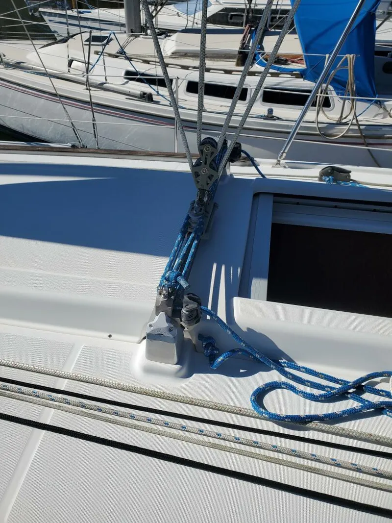 Slide: The Image of Beneteau Oceanis 34 2011 - 12