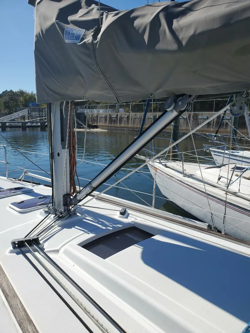Slide: The Image of Beneteau Oceanis 34 2011 - 13