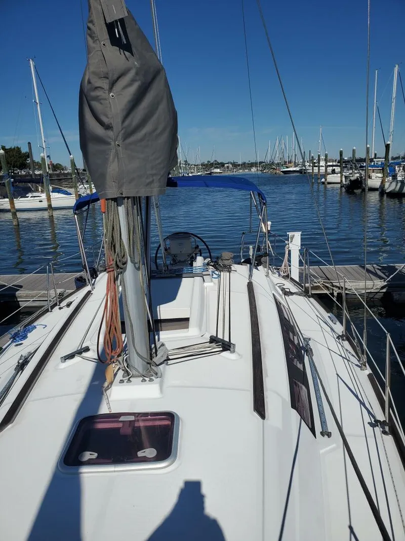 Slide: The Image of Beneteau Oceanis 34 2011 - 15