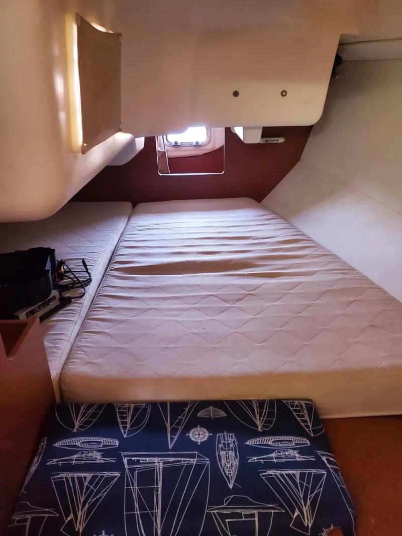 Slide: The Image of Beneteau Oceanis 34 2011 - 8