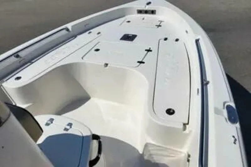 Slide: The Image of Sea Chaser 21 LX 2022 - 6