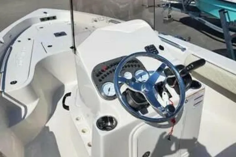 Slide: The Image of Sea Chaser 21 LX 2022 - 8