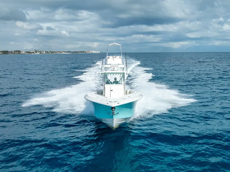 Slide: The Image of SeaVee 370Z 2017 - 11