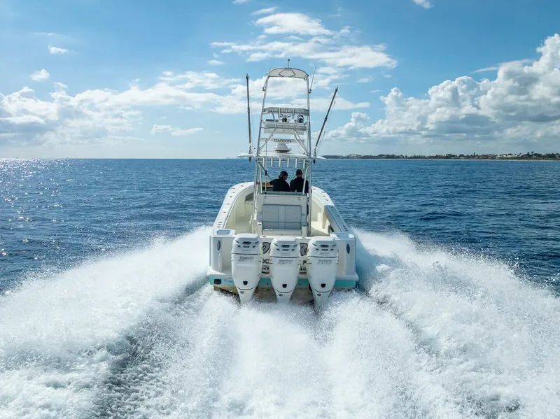 Slide: The Image of SeaVee 370Z 2017 - 15