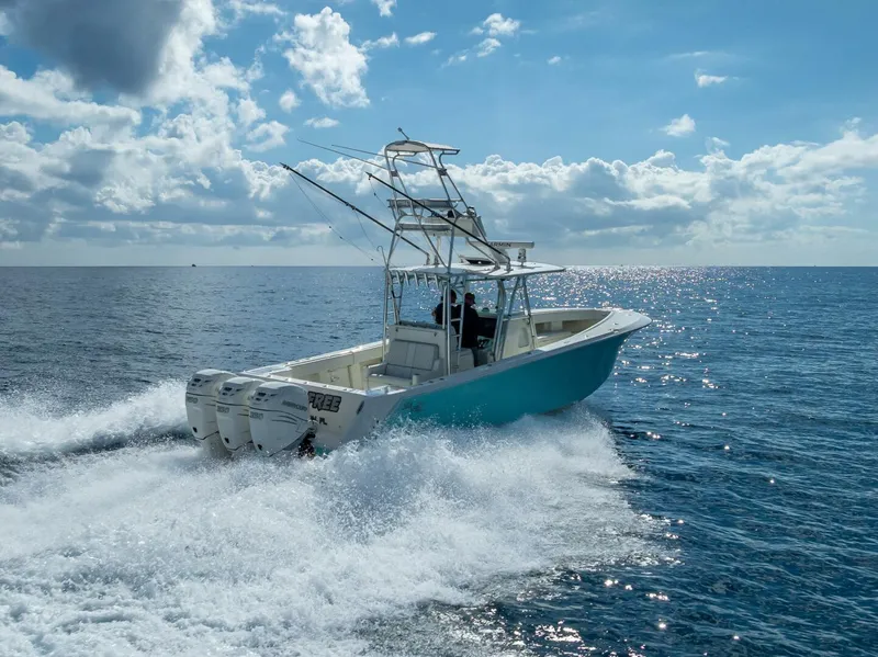 Slide: The Image of SeaVee 370Z 2017 - 16
