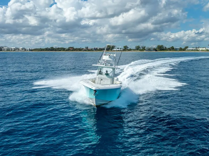 Slide: The Image of SeaVee 370Z 2017 - 19