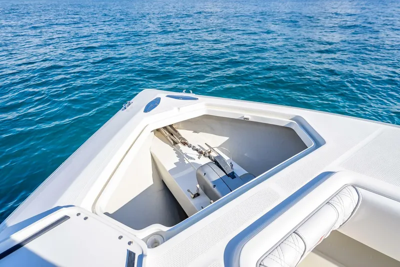 Slide: The Image of SeaVee 370Z 2017 - 25