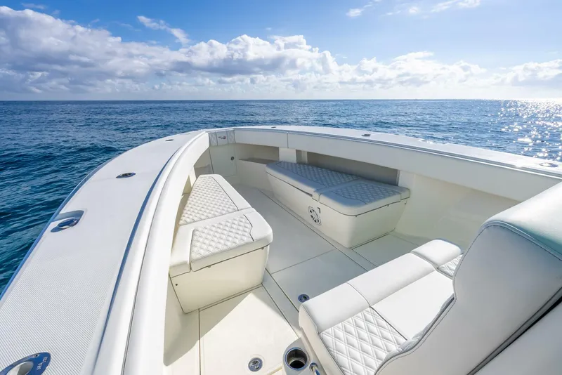 Slide: The Image of SeaVee 370Z 2017 - 30