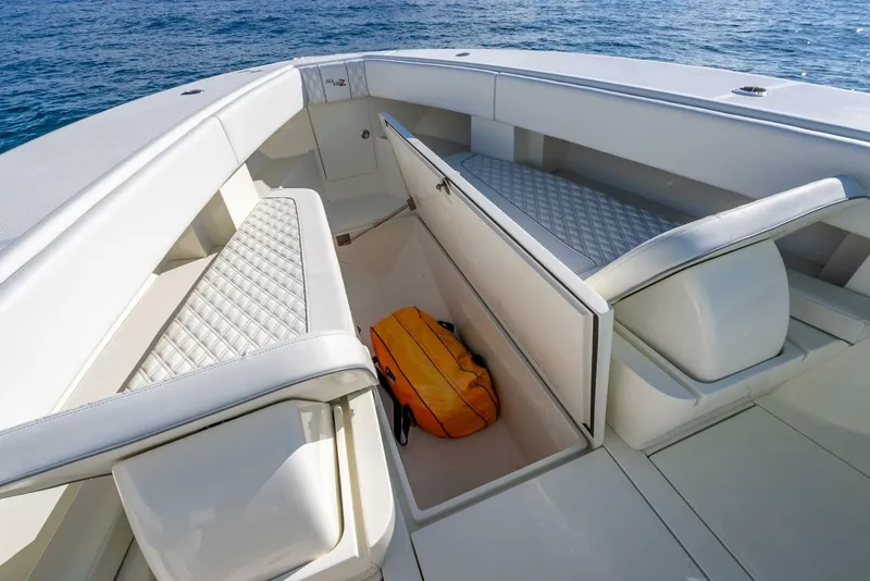 Slide: The Image of SeaVee 370Z 2017 - 31