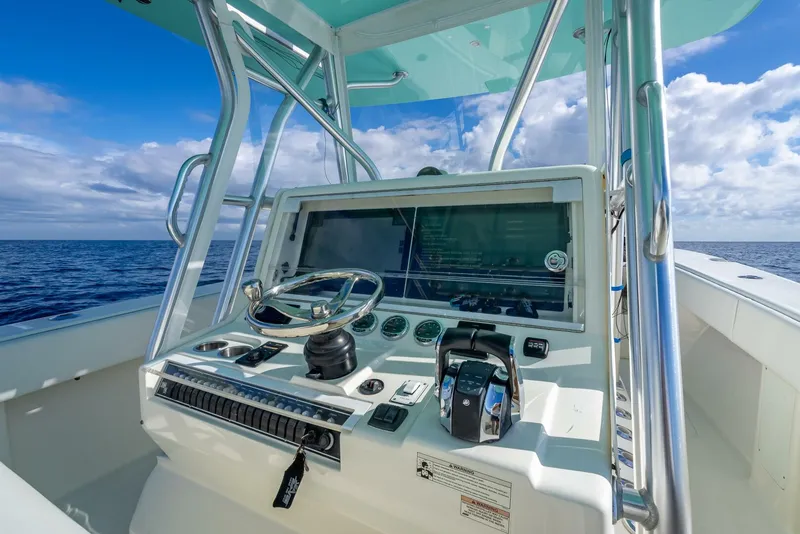 Slide: The Image of SeaVee 370Z 2017 - 43