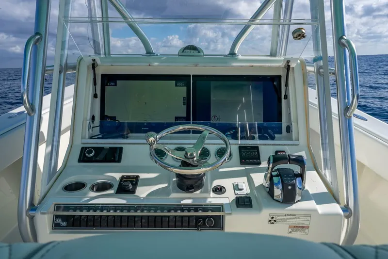 Slide: The Image of SeaVee 370Z 2017 - 44