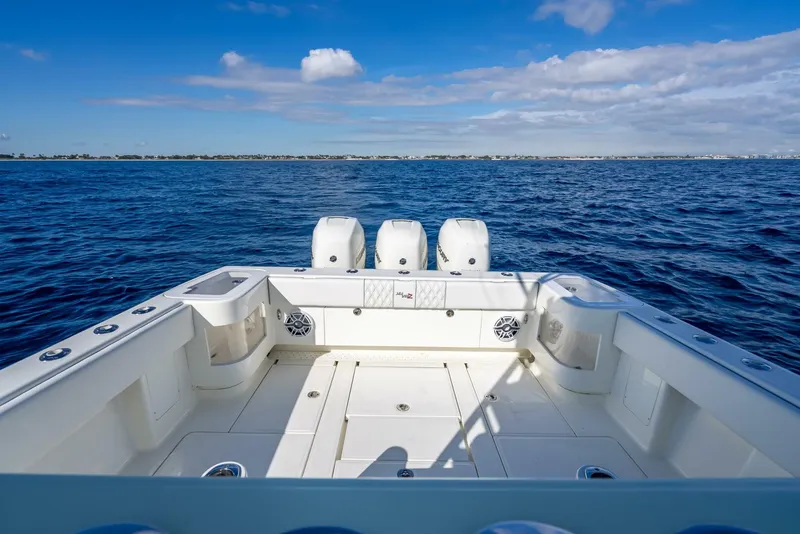Slide: The Image of SeaVee 370Z 2017 - 46