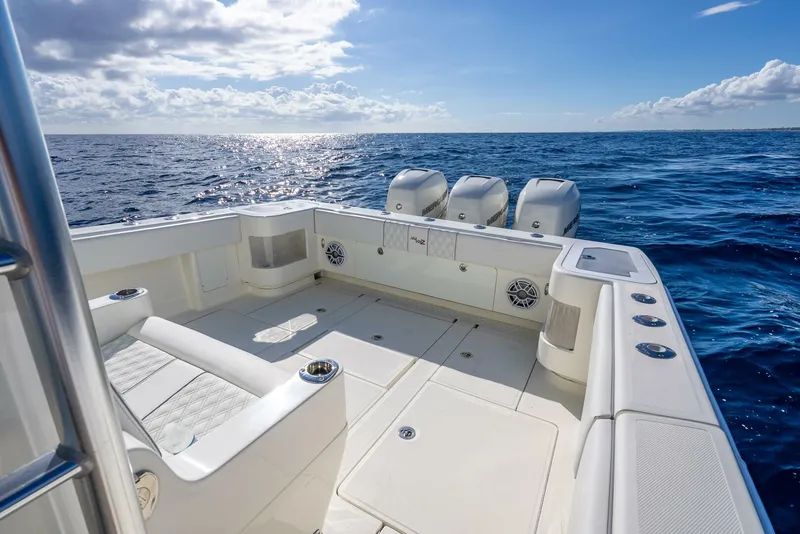 Slide: The Image of SeaVee 370Z 2017 - 47