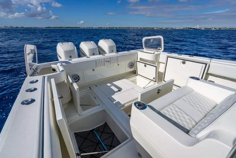 Slide: The Image of SeaVee 370Z 2017 - 49