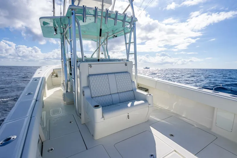 Slide: The Image of SeaVee 370Z 2017 - 57