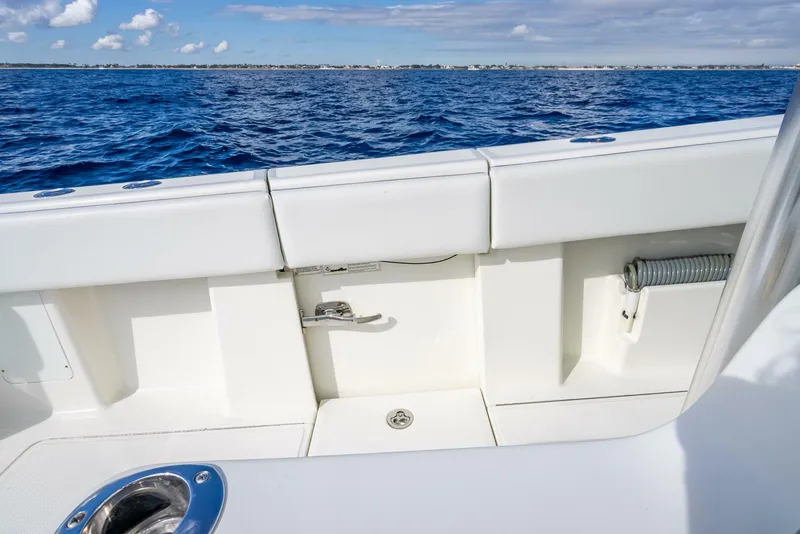 Slide: The Image of SeaVee 370Z 2017 - 58