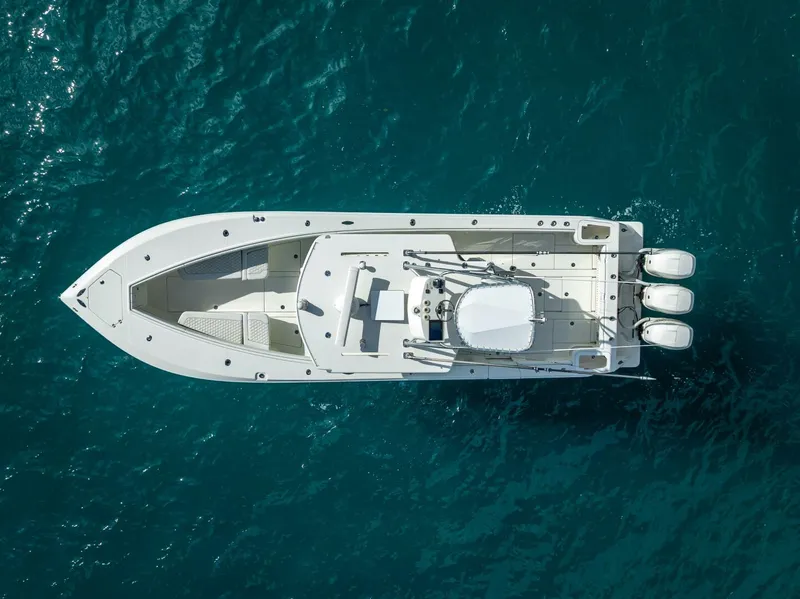Slide: The Image of SeaVee 370Z 2017 - 7
