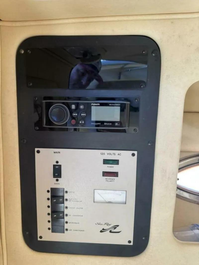 Slide: The Image of Sea Ray 290 Bowrider 2002 - 18