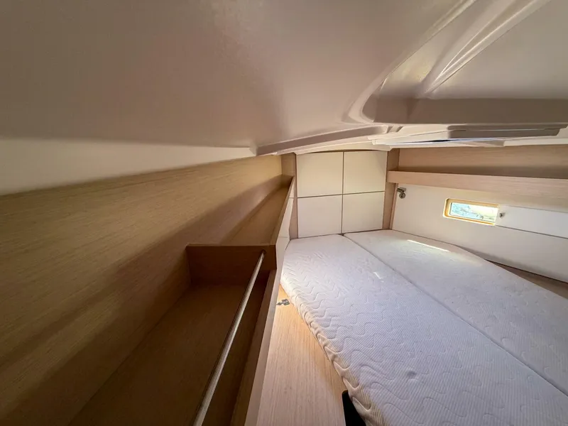 Slide: The Image of Beneteau 40.1 2022 - 10