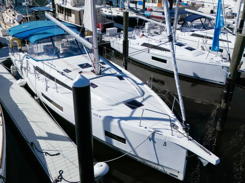 Slide: The Image of Beneteau 40.1 2022 - 107