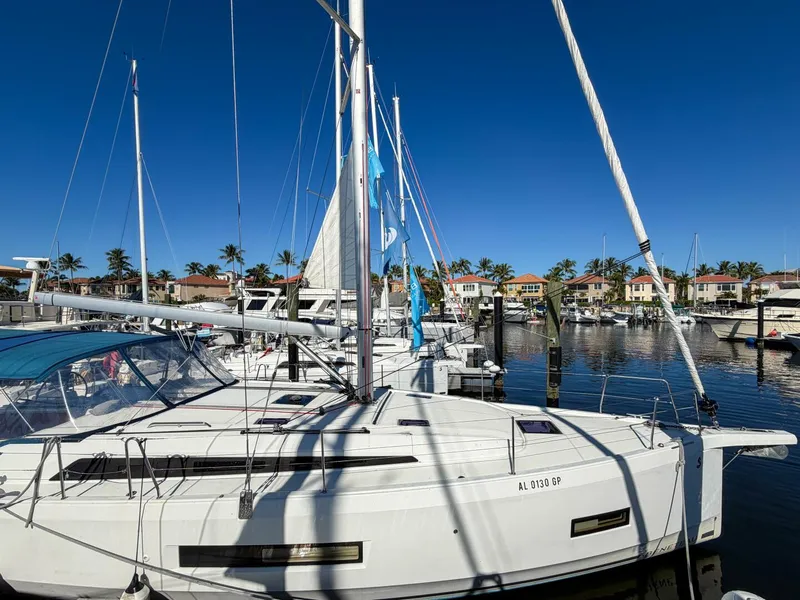 Slide: The Image of Beneteau 40.1 2022 - 108