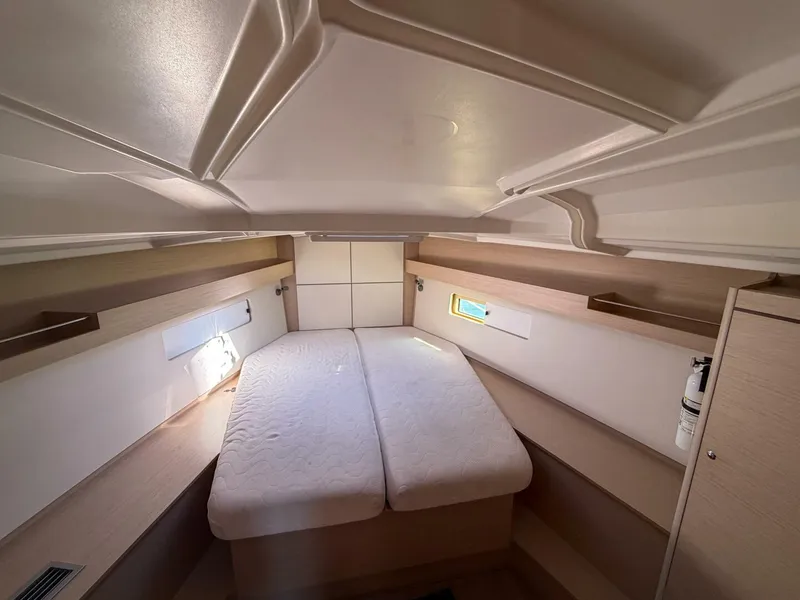 Slide: The Image of Beneteau 40.1 2022 - 11