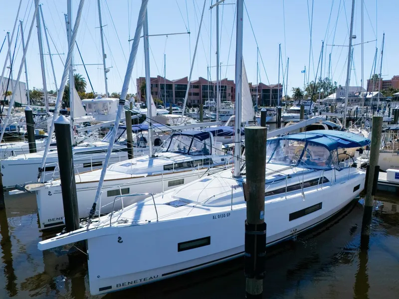 Slide: The Image of Beneteau 40.1 2022 - 115