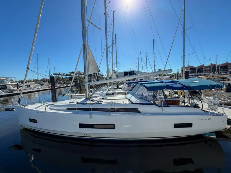 Slide: The Image of Beneteau 40.1 2022 - 116