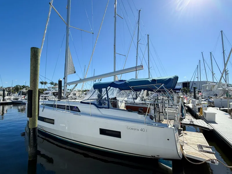 Slide: The Image of Beneteau 40.1 2022 - 118
