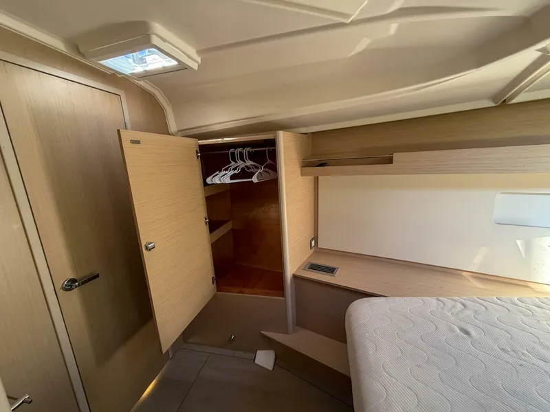 Slide: The Image of Beneteau 40.1 2022 - 13