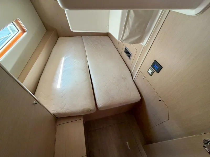 Slide: The Image of Beneteau 40.1 2022 - 19