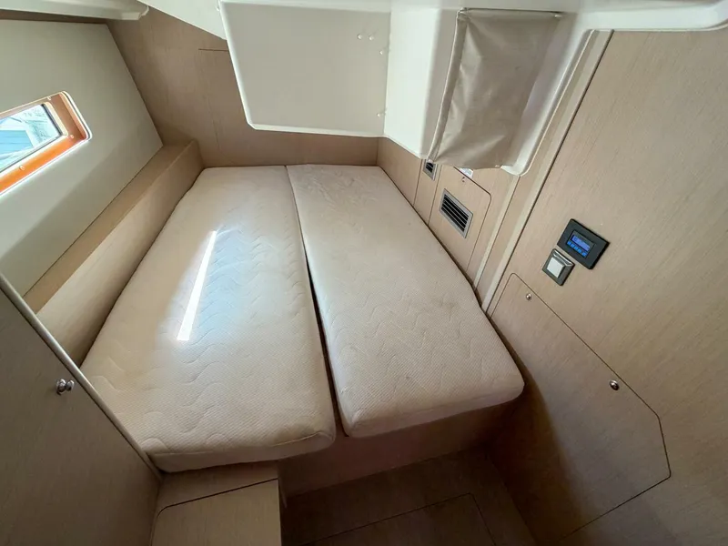 Slide: The Image of Beneteau 40.1 2022 - 20