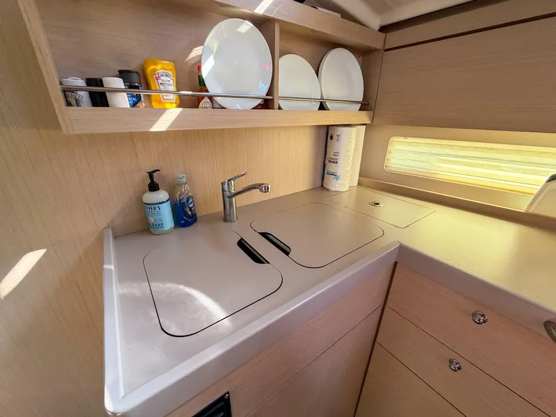 Slide: The Image of Beneteau 40.1 2022 - 28