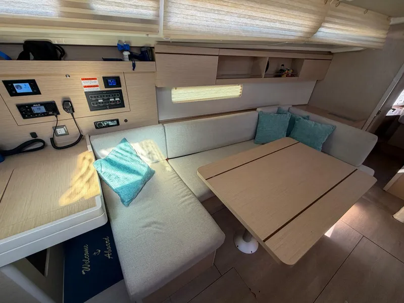 Slide: The Image of Beneteau 40.1 2022 - 35