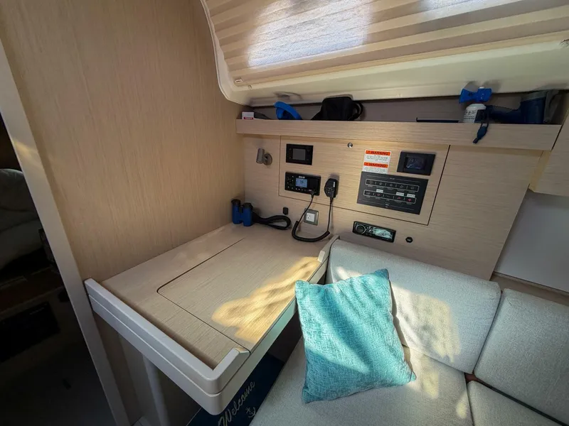 Slide: The Image of Beneteau 40.1 2022 - 36