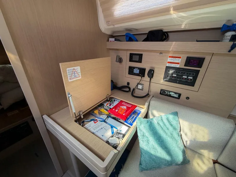 Slide: The Image of Beneteau 40.1 2022 - 37
