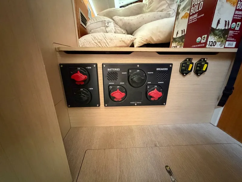 Slide: The Image of Beneteau 40.1 2022 - 42