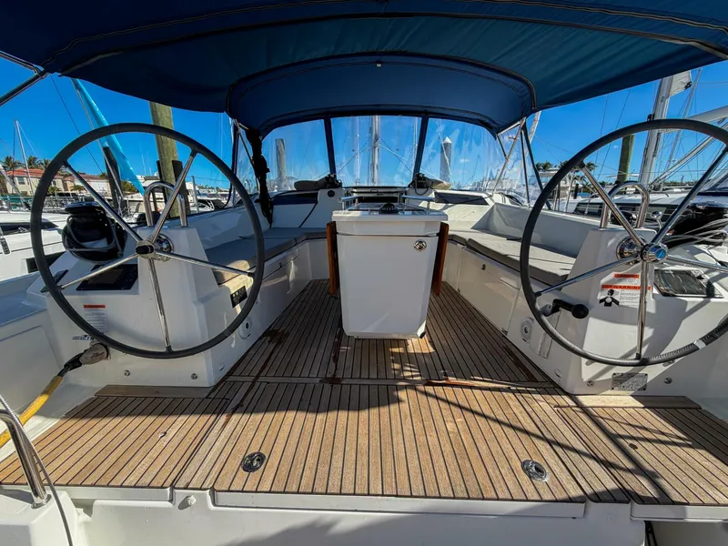 Slide: The Image of Beneteau 40.1 2022 - 51