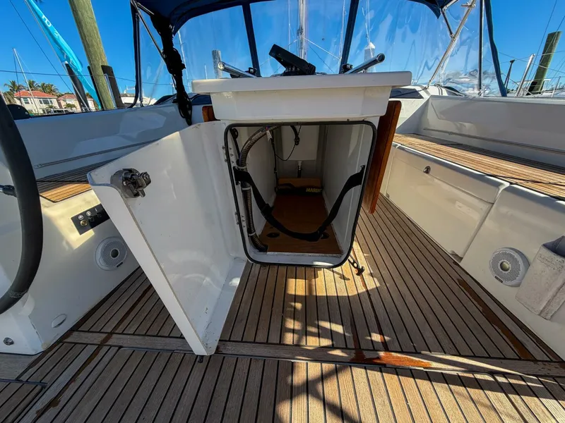 Slide: The Image of Beneteau 40.1 2022 - 61