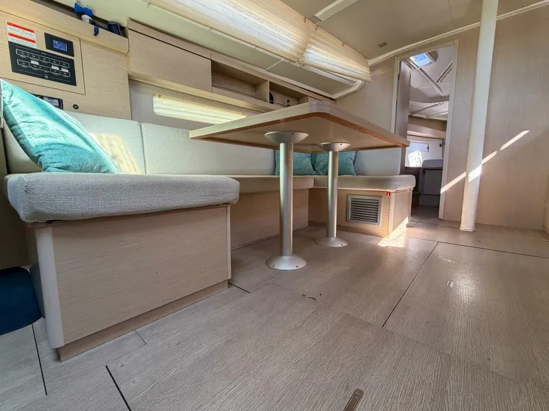 Slide: The Image of Beneteau 40.1 2022 - 7