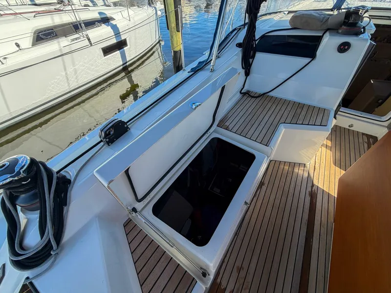 Slide: The Image of Beneteau 40.1 2022 - 78