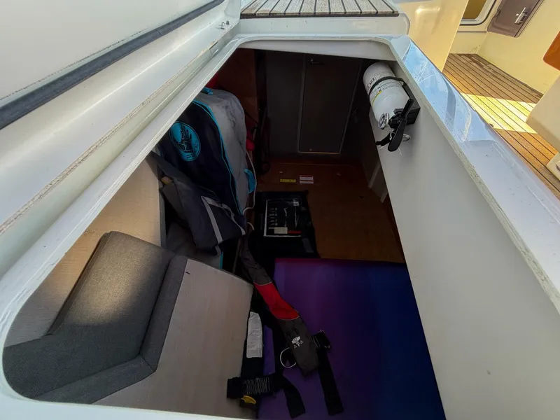 Slide: The Image of Beneteau 40.1 2022 - 79