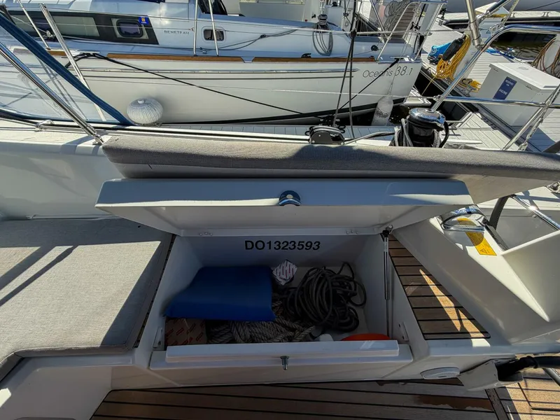 Slide: The Image of Beneteau 40.1 2022 - 90