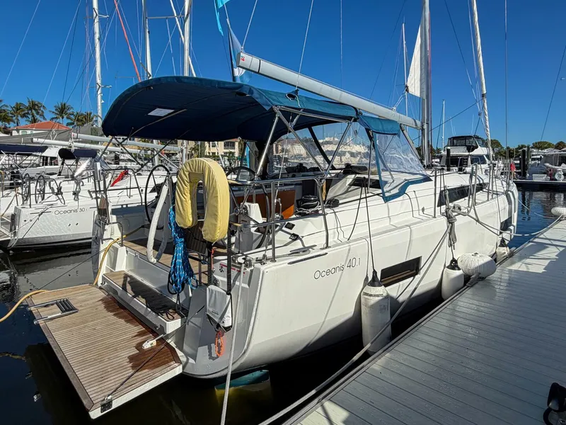 Slide: The Image of Beneteau 40.1 2022 - 93