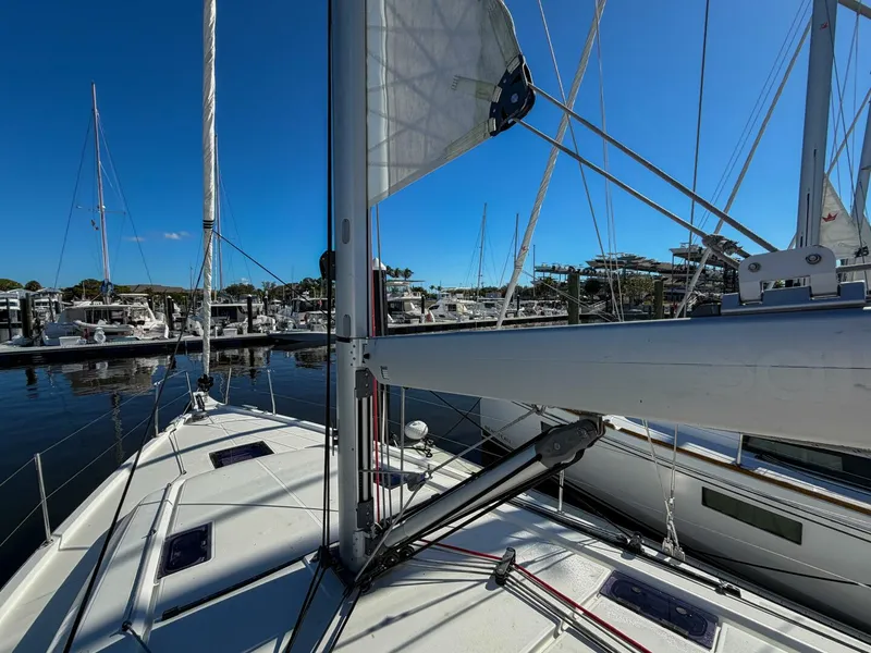 Slide: The Image of Beneteau 40.1 2022 - 96