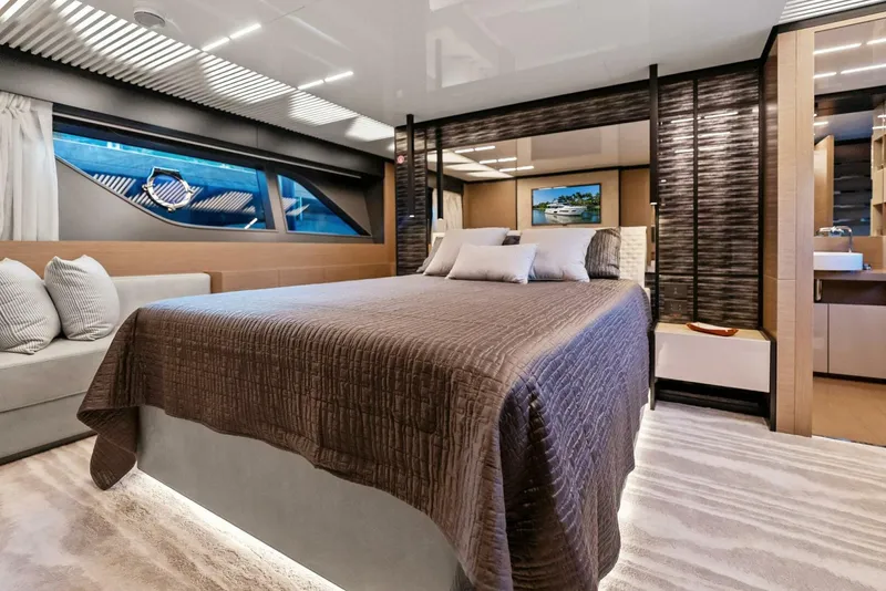 Slide: The Image of Ferretti 780 2019 - 37