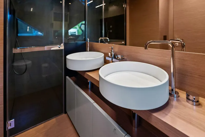 Slide: The Image of Ferretti 780 2019 - 39